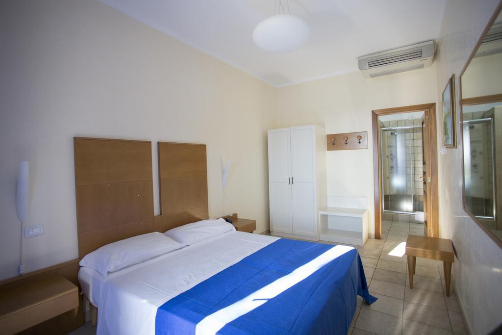 Hotel Resort Portoselvaggio Sant Isidoro  Extérieur photo